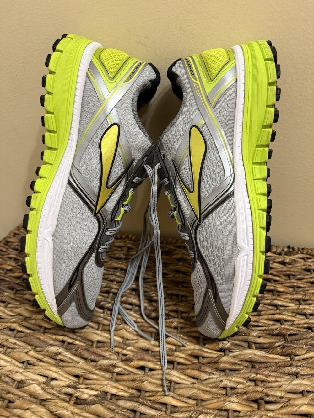 Brooks Ghost 8 Gray Men’s Sneakers 9.5 Medium D Grey And Green